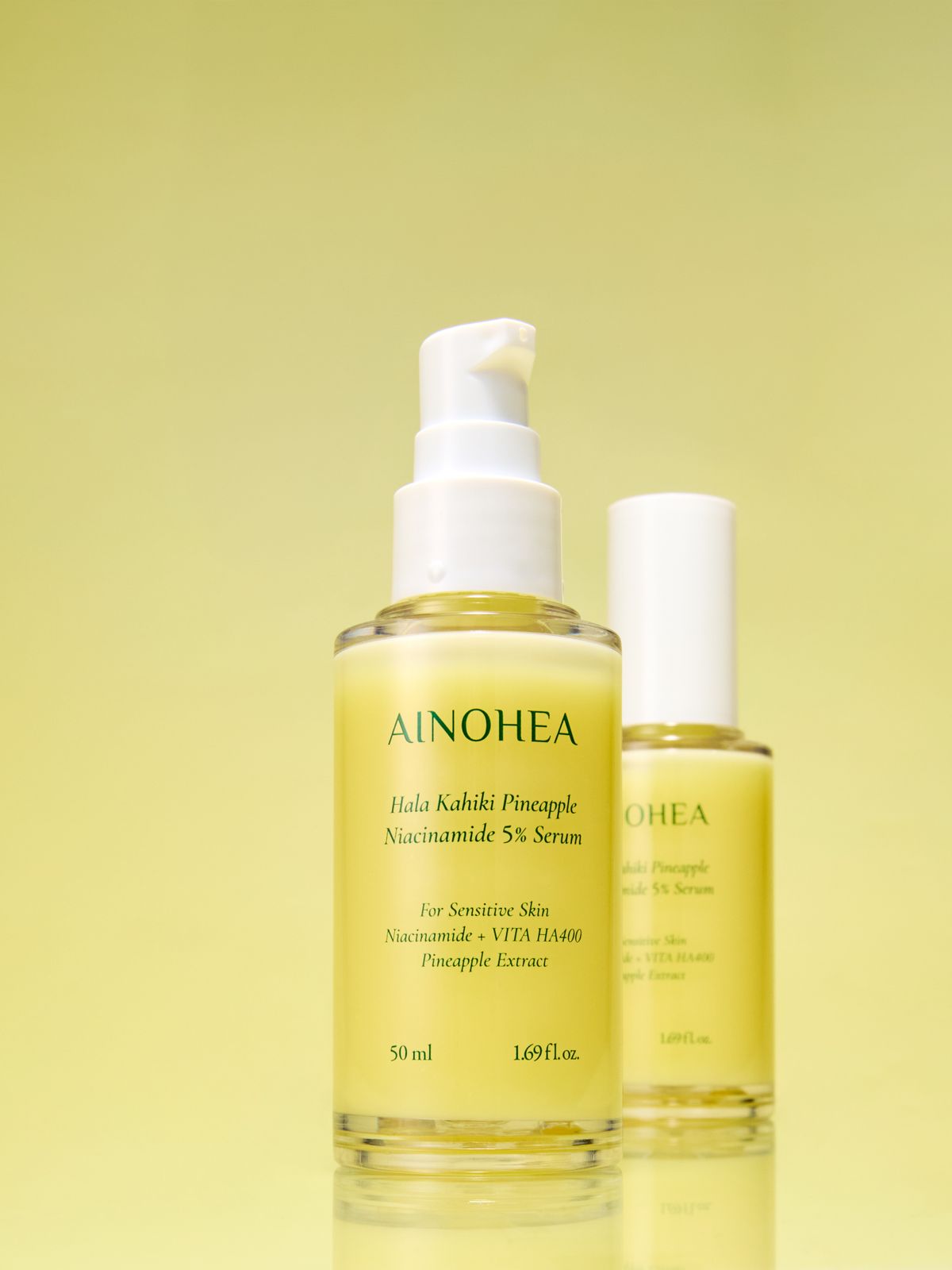 HALA KAHIKI Pineapple Niacinamide 5% Serum, pe fundal galben